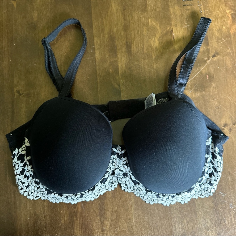 Wacoal Embrace Lace Bra 38B Black with White Lace Floral Underwire 853191 EUC